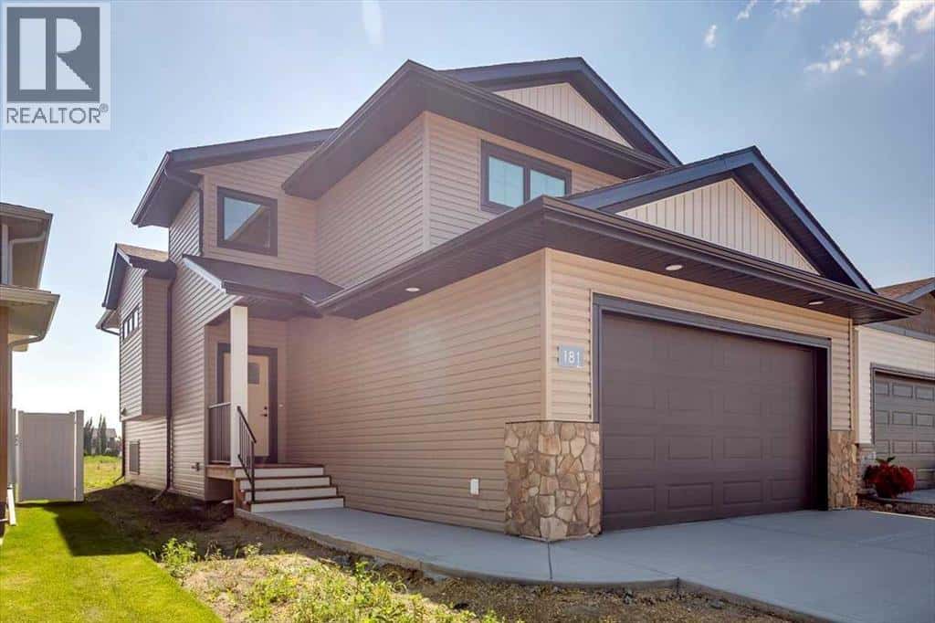 181 Norseman Close — Penhold, Alberta - Photo 2 of 46