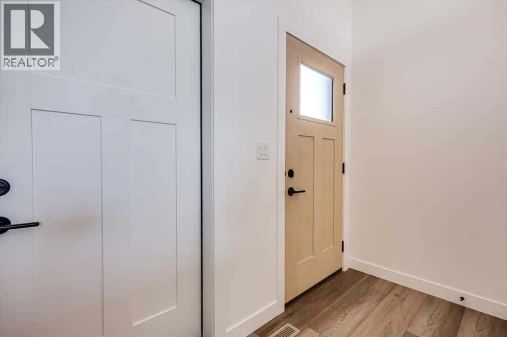 181 Norseman Close — Penhold, Alberta - Photo 4 of 46