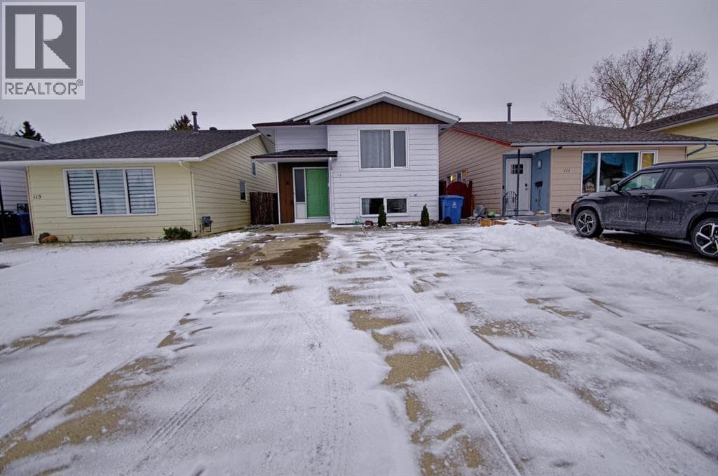 113 Cayuga Crescent W — Lethbridge, Alberta - Main photo