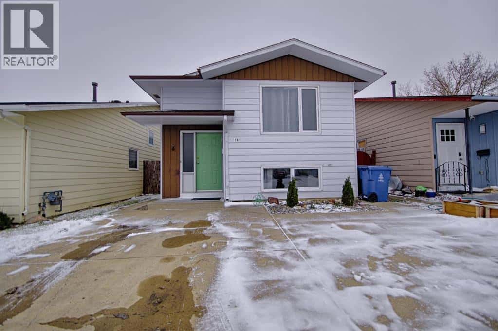 113 Cayuga Crescent W — Lethbridge, Alberta - Photo 2 of 29