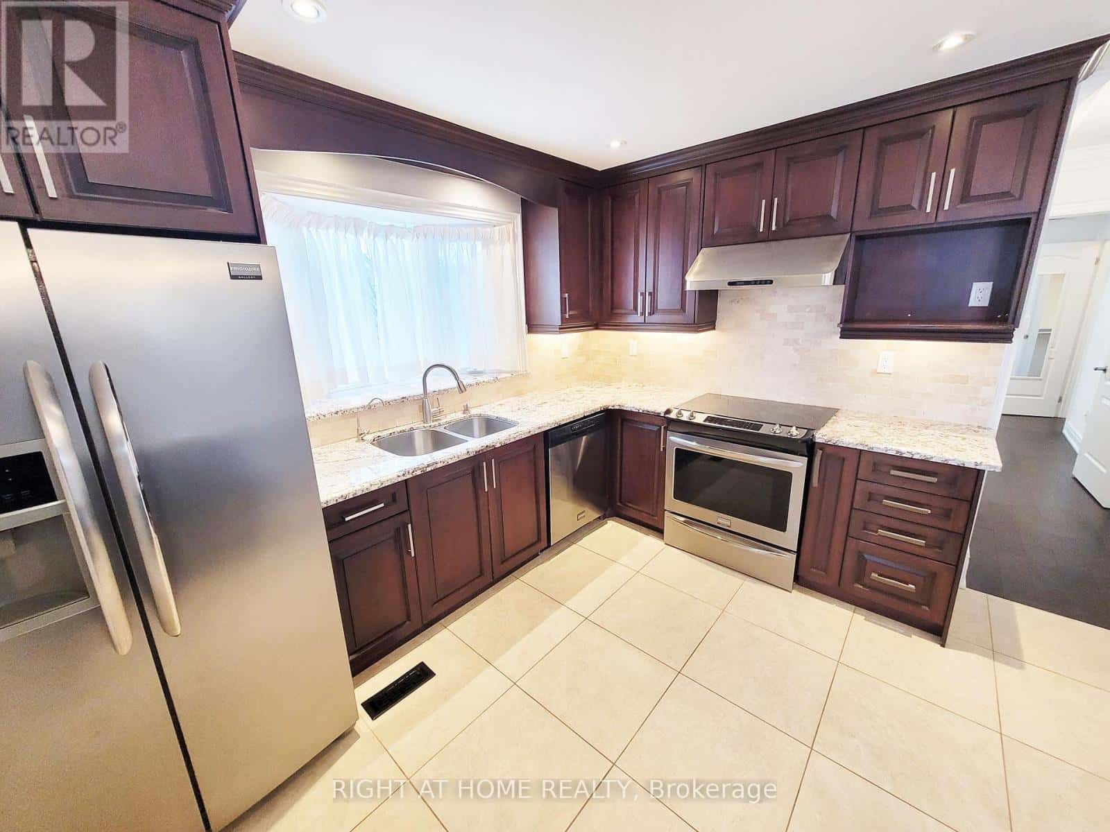 Richmond Hill (Harding) — Richmond Hill (Harding) - Photo 3 of 33