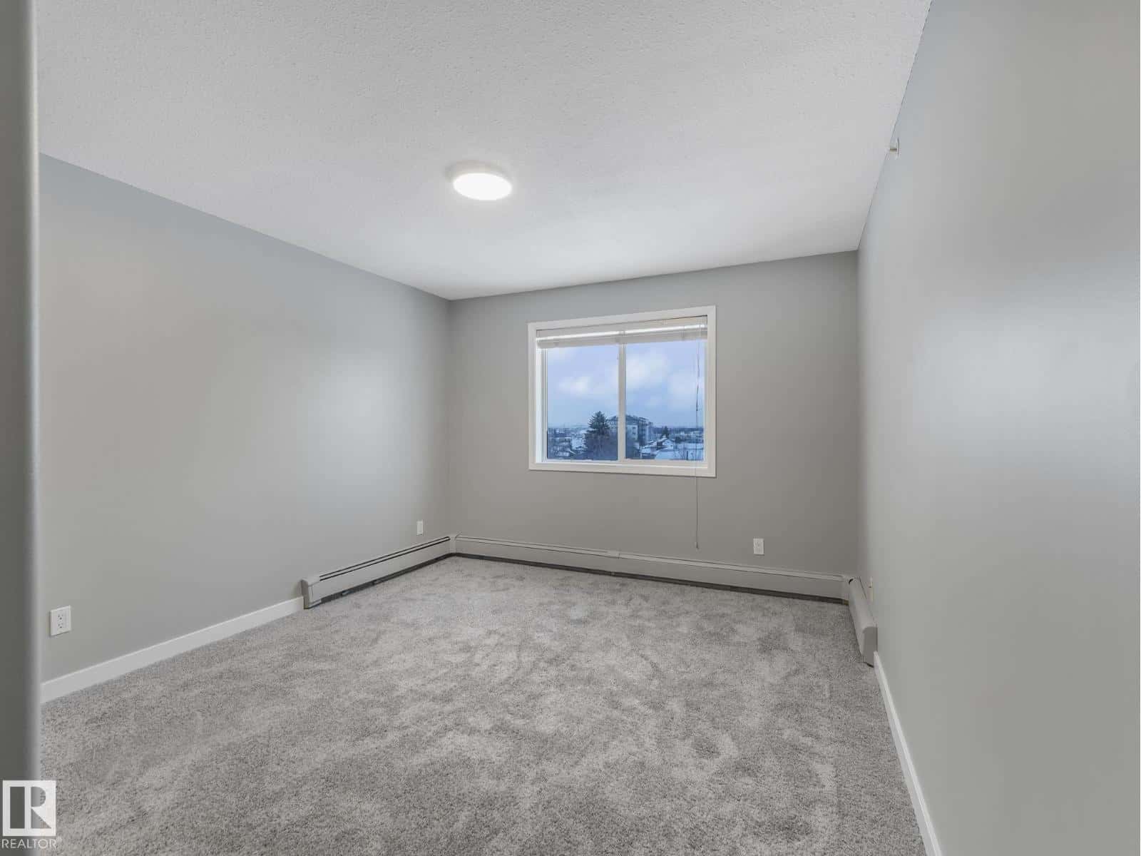 Edmonton — Edmonton - Photo 2 of 47