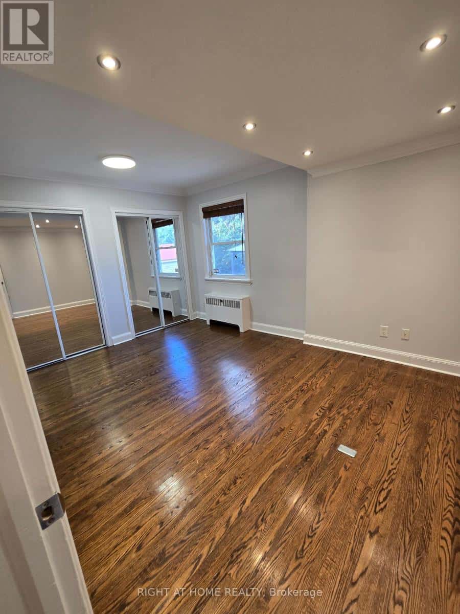 Toronto (Weston) — Toronto (Weston) - Photo 4 of 13