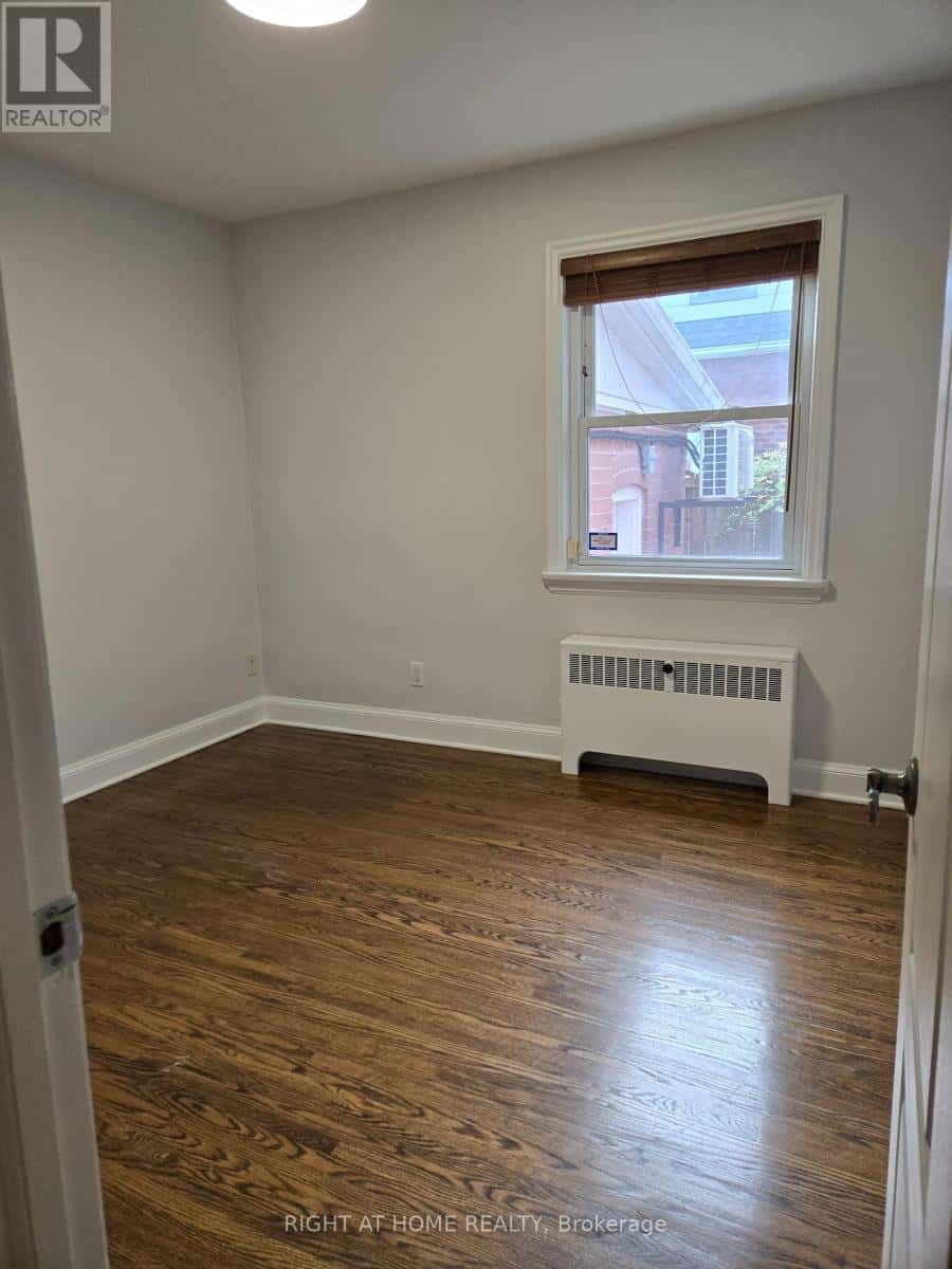 Toronto (Weston) — Toronto (Weston) - Photo 2 of 13