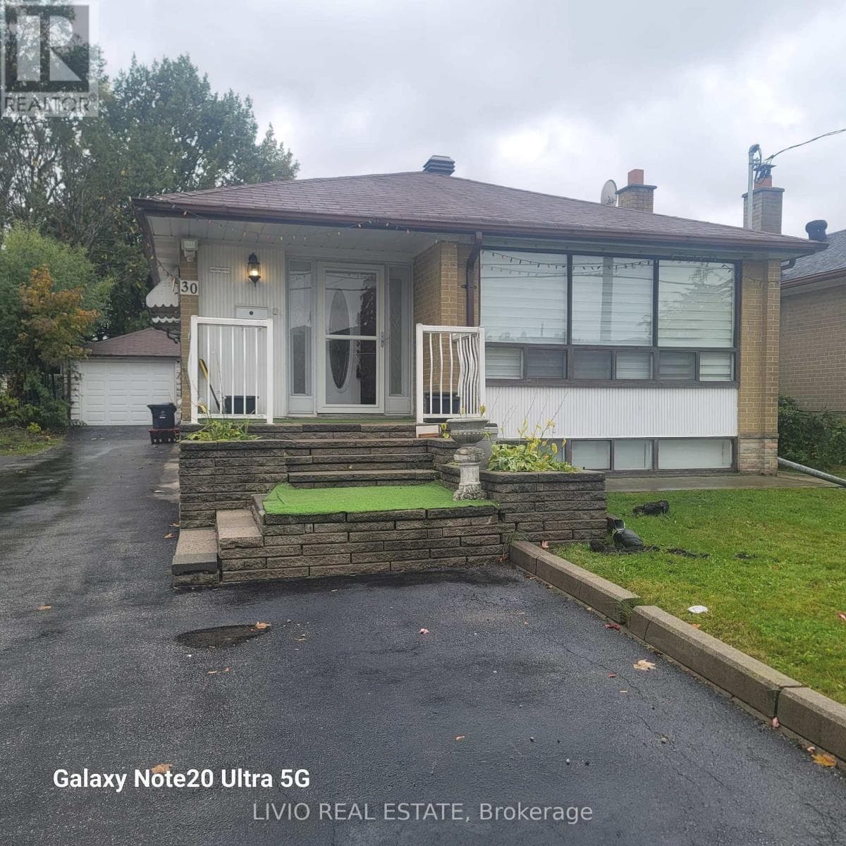 Toronto (Thistletown-Beaumonde Heights) — Toronto (Thistletown-Beaumonde Heights) - Main photo