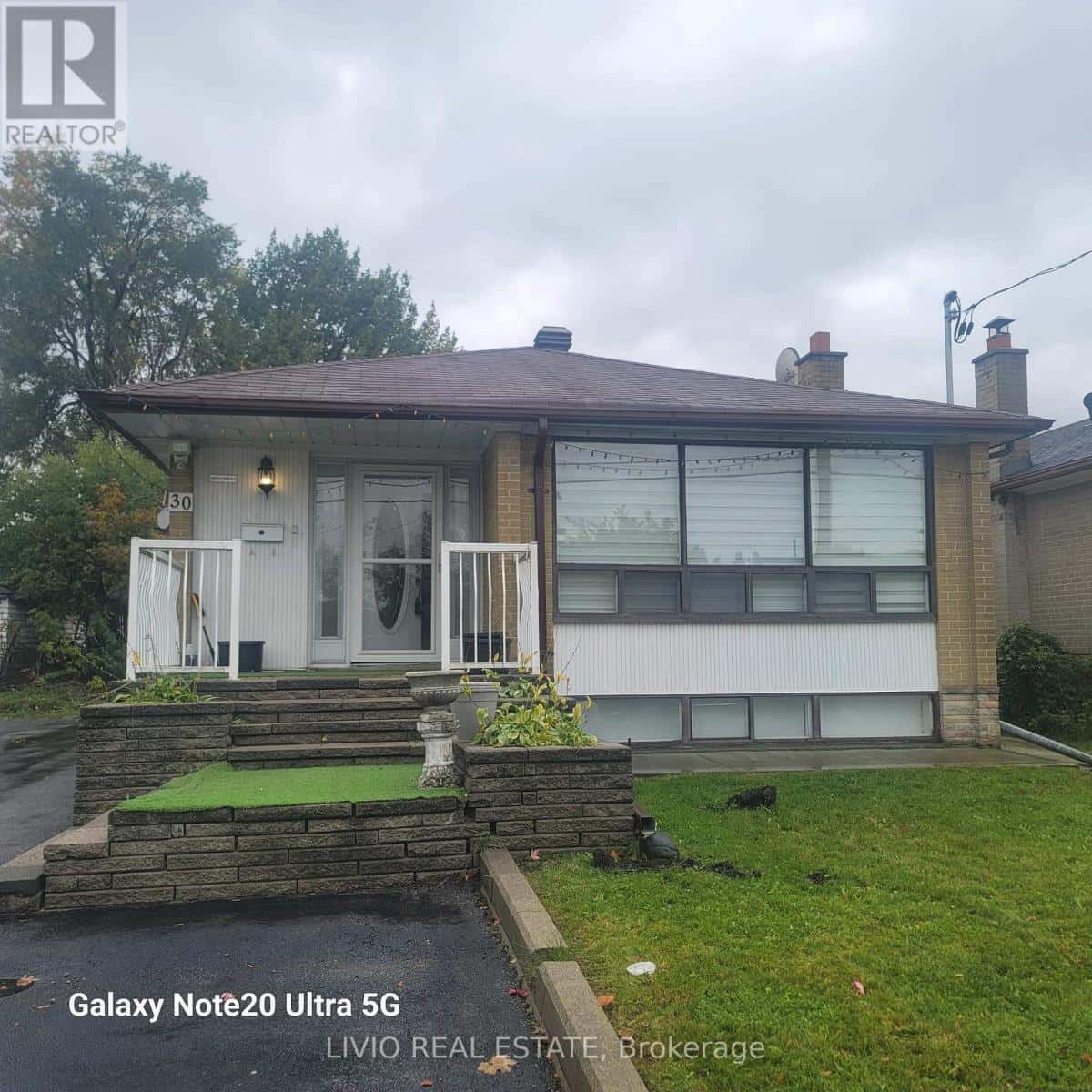 Toronto (Thistletown-Beaumonde Heights) — Toronto (Thistletown-Beaumonde Heights) - Photo 2 of 17