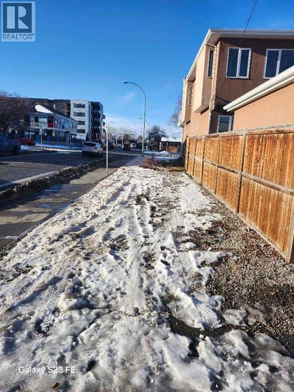 3680 26 Avenue SW — Calgary, Alberta - Photo 3 of 33