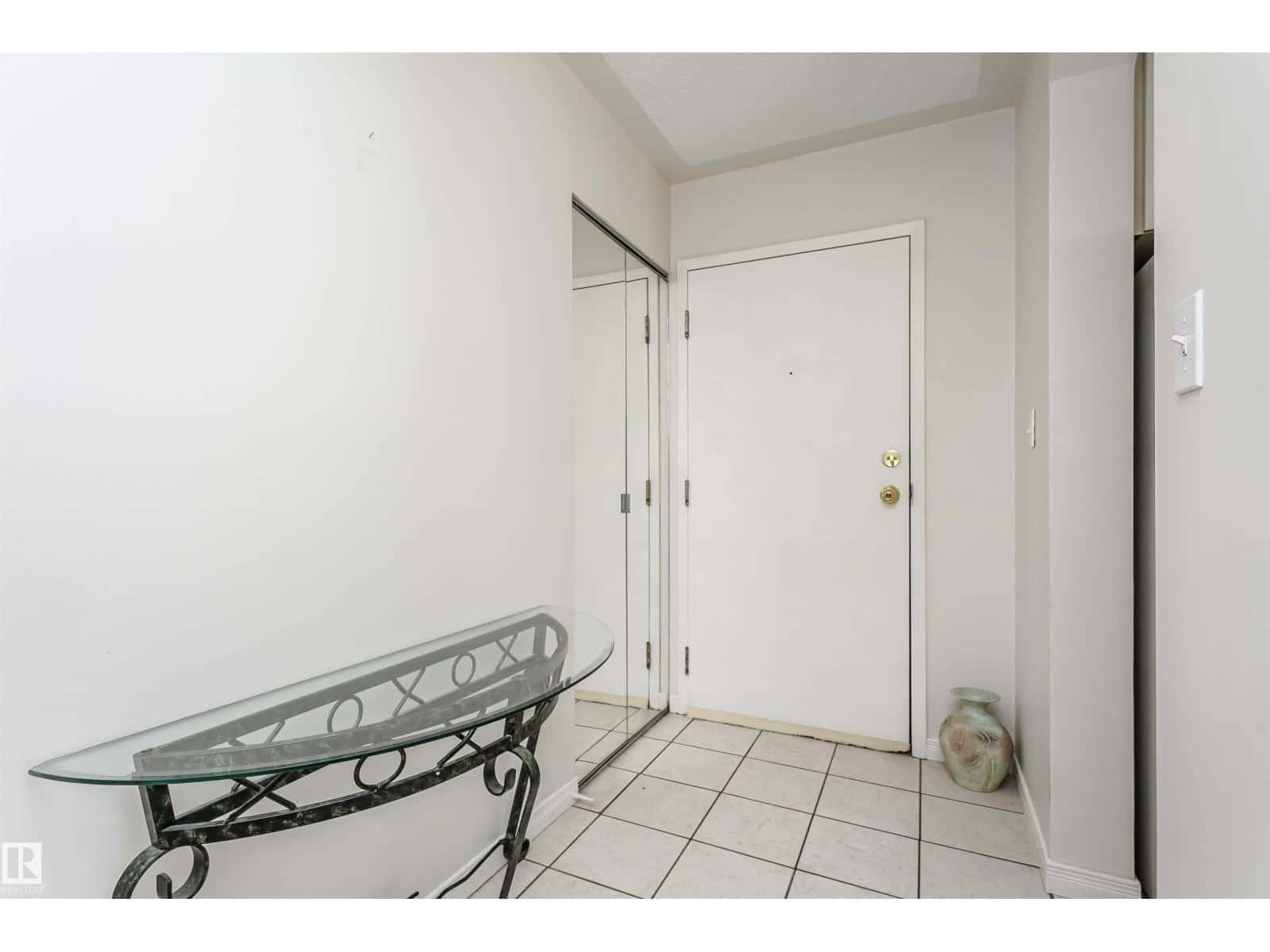 Edmonton — Edmonton - Photo 2 of 42