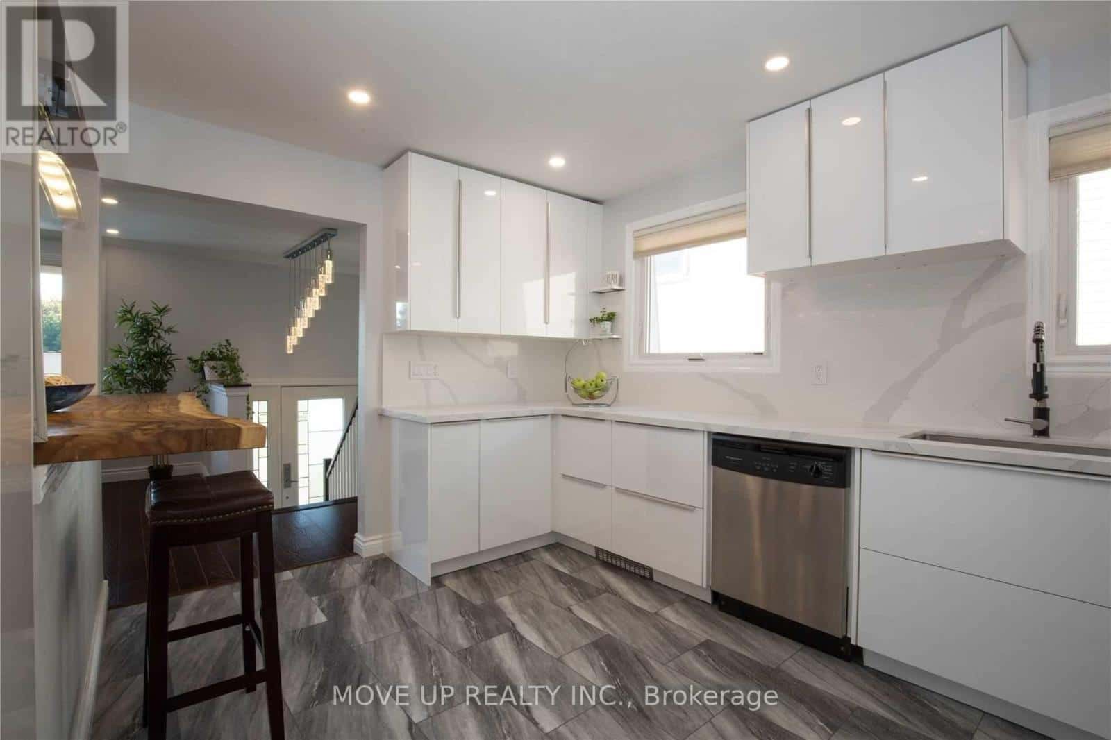 Burlington (Palmer) — Burlington (Palmer) - Photo 4 of 25