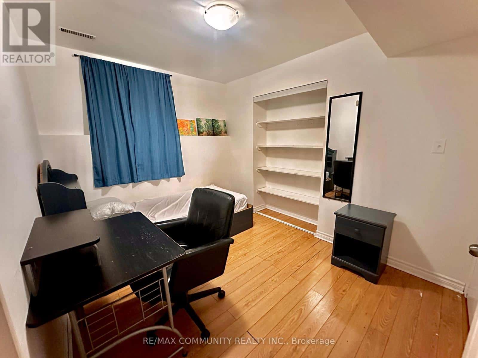 BSMT - 54 EMCARR DRIVE — Toronto (West Hill) - Photo 4 of 9