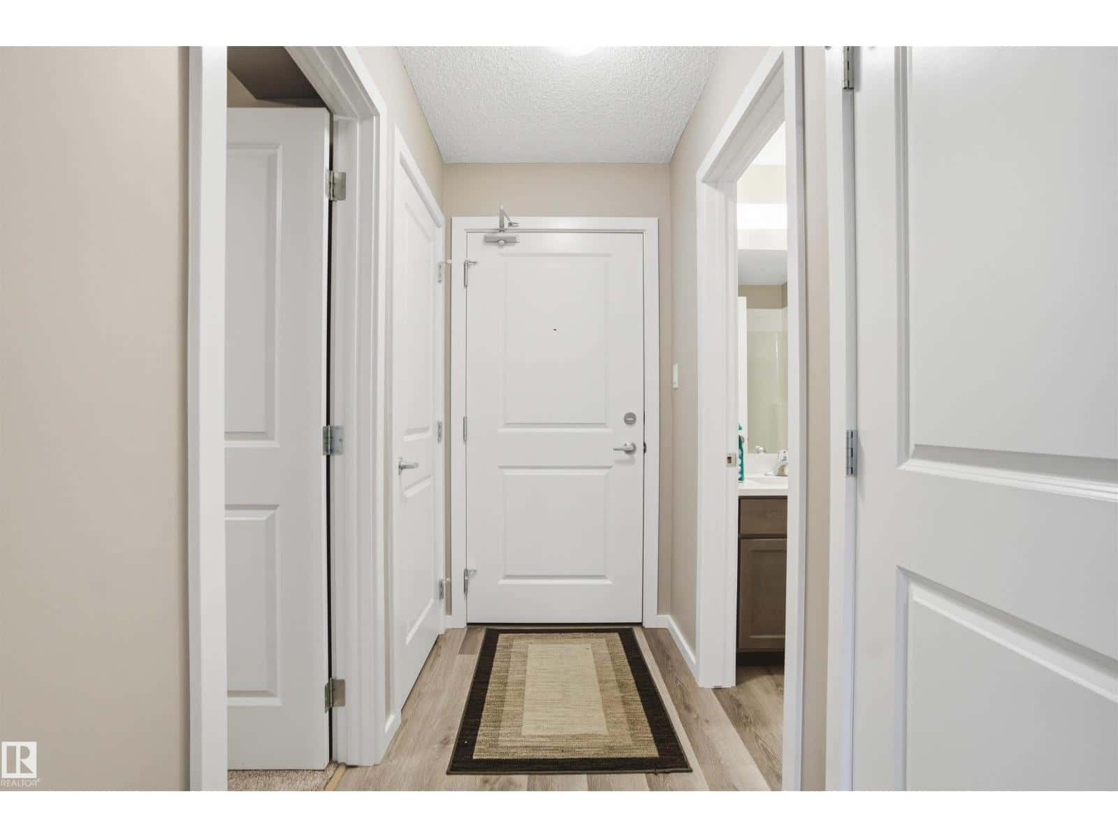 Edmonton — Edmonton - Photo 4 of 37