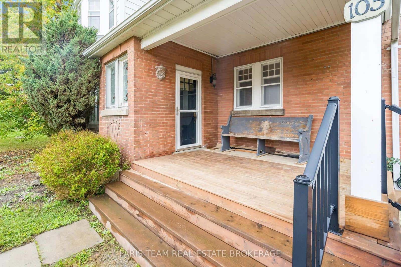 105 BARRIE STREET — Bradford West Gwillimbury (Bradford), Ontario - Photo 5 of 35