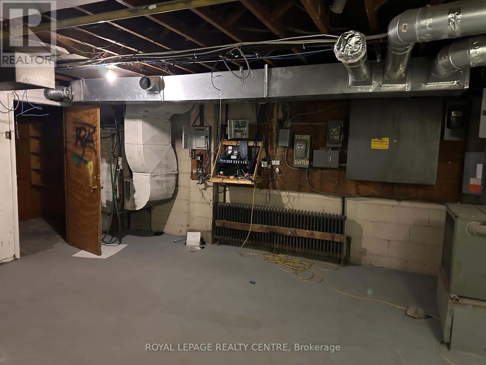 102 LAKESHORE ROAD E — Mississauga (Port Credit) - Photo 4 of 13