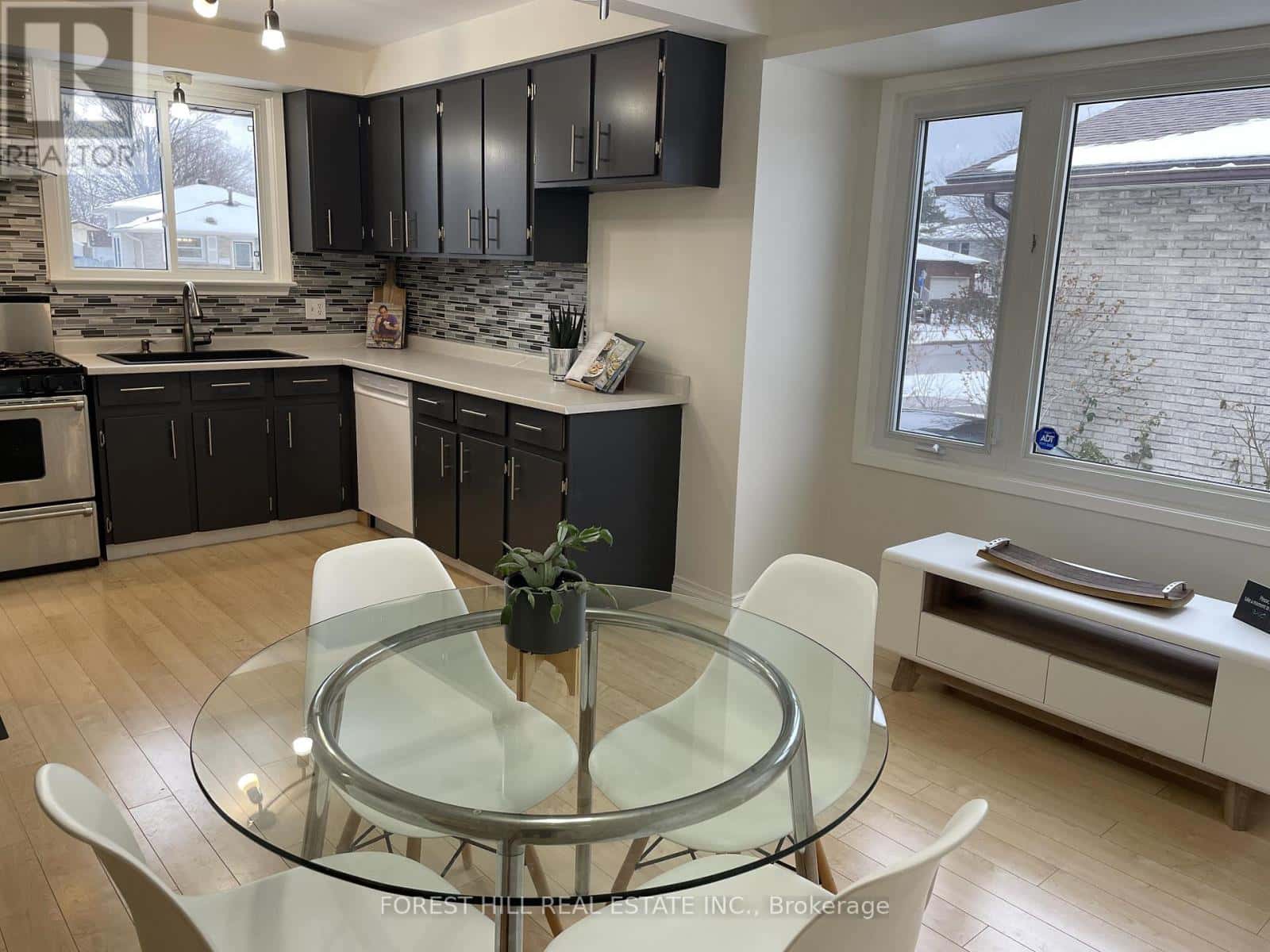 London South (South Y) — London South (South Y) - Photo 5 of 15