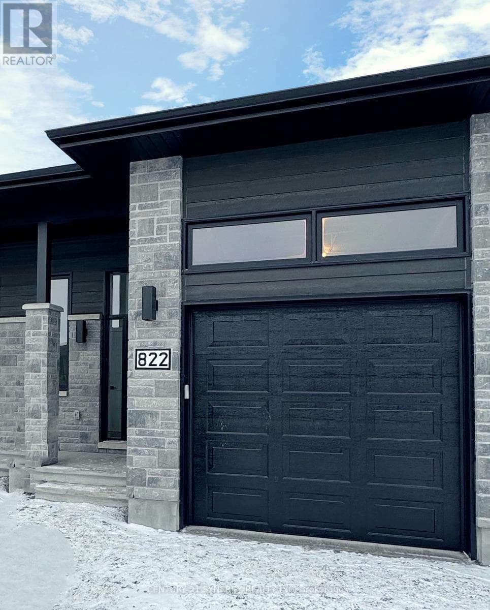 822 NAMUR STREET — Russell - Main photo