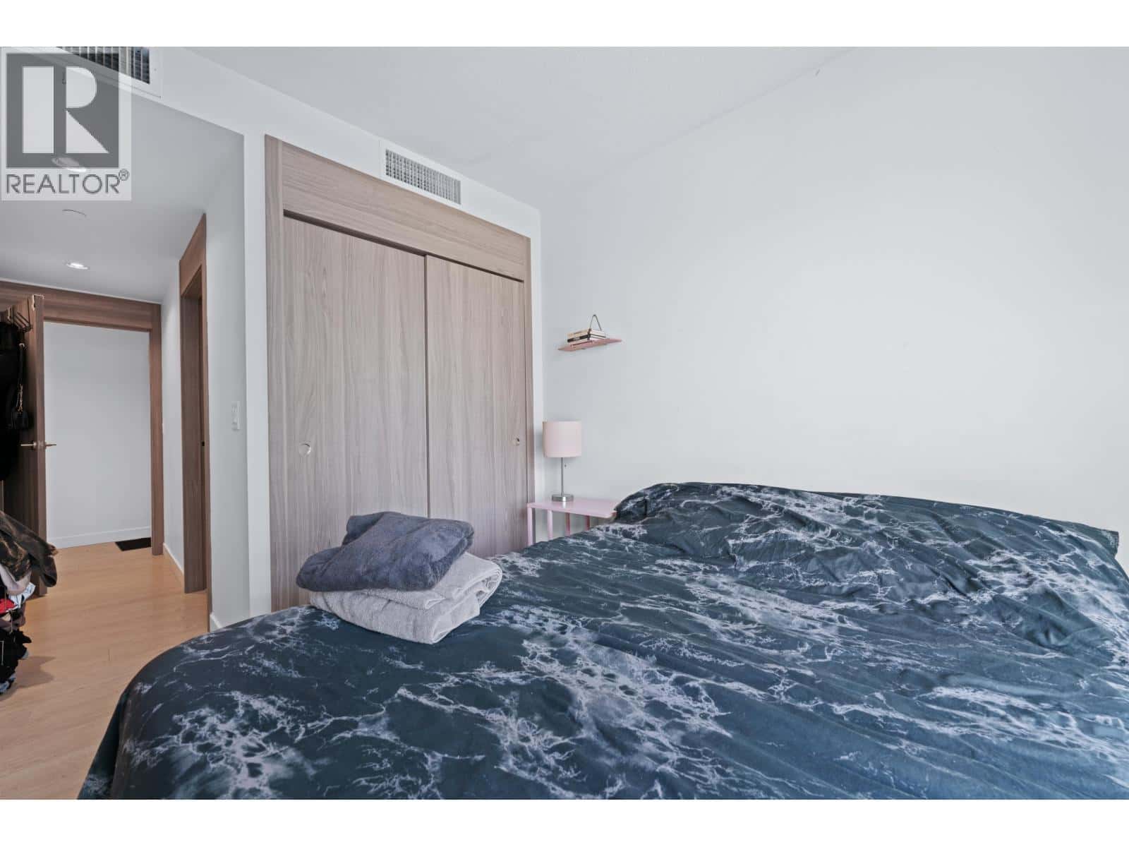 Vancouver — Vancouver - Photo 3 of 25