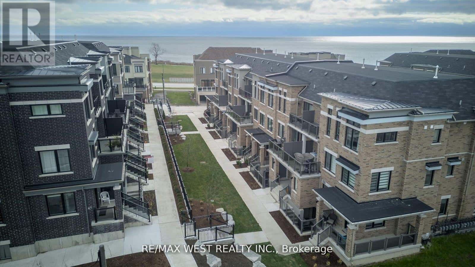 Clarington (Bowmanville) — Clarington (Bowmanville) - Photo 2 of 18