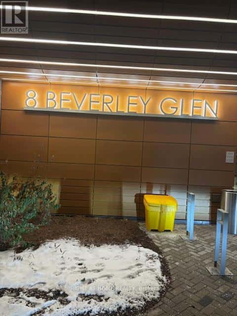 C0511 - 8 BEVERLEY GLEN BOULEVARD — Vaughan (Beverley Glen) - Photo 3 of 20