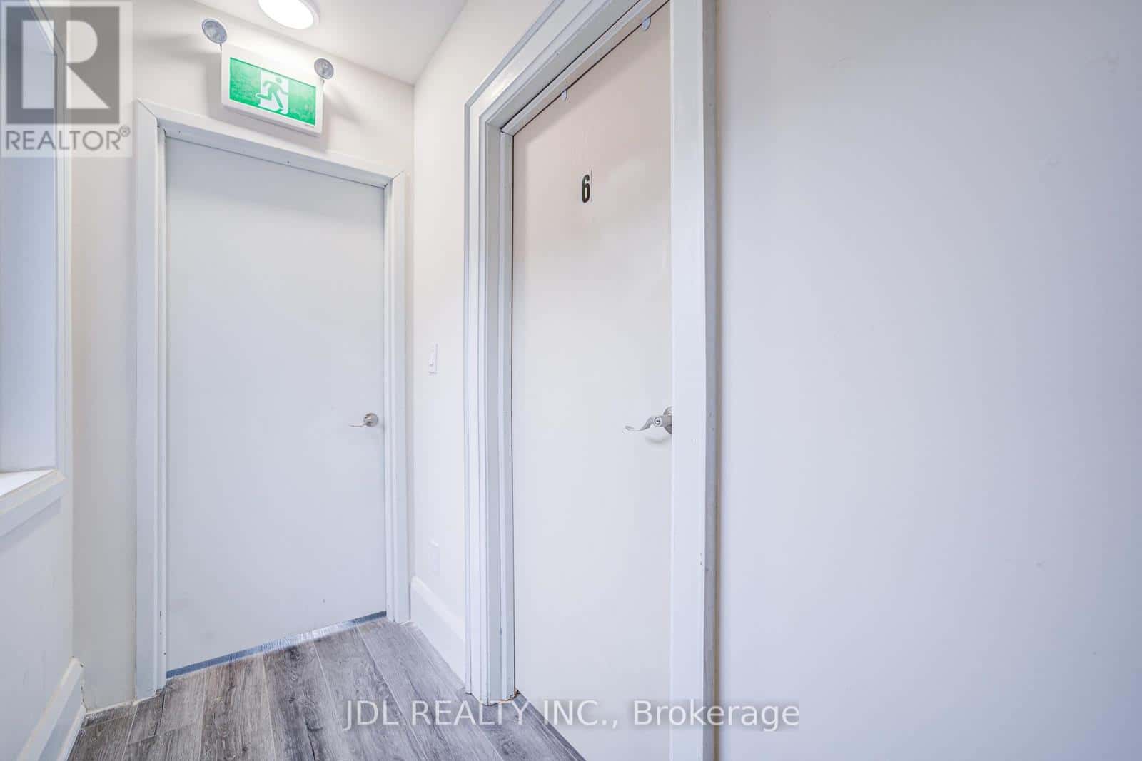 Toronto (Roncesvalles) — Toronto (Roncesvalles) - Photo 2 of 24