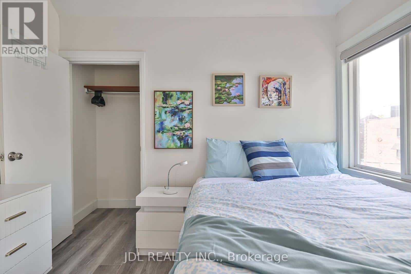 Toronto (Roncesvalles) — Toronto (Roncesvalles) - Photo 5 of 48