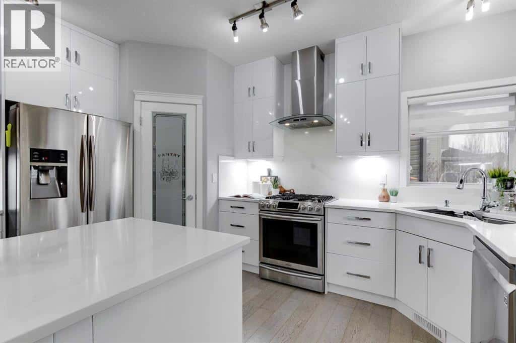 1409 Kings Heights Boulevard SE — Airdrie, Alberta - Photo 5 of 42