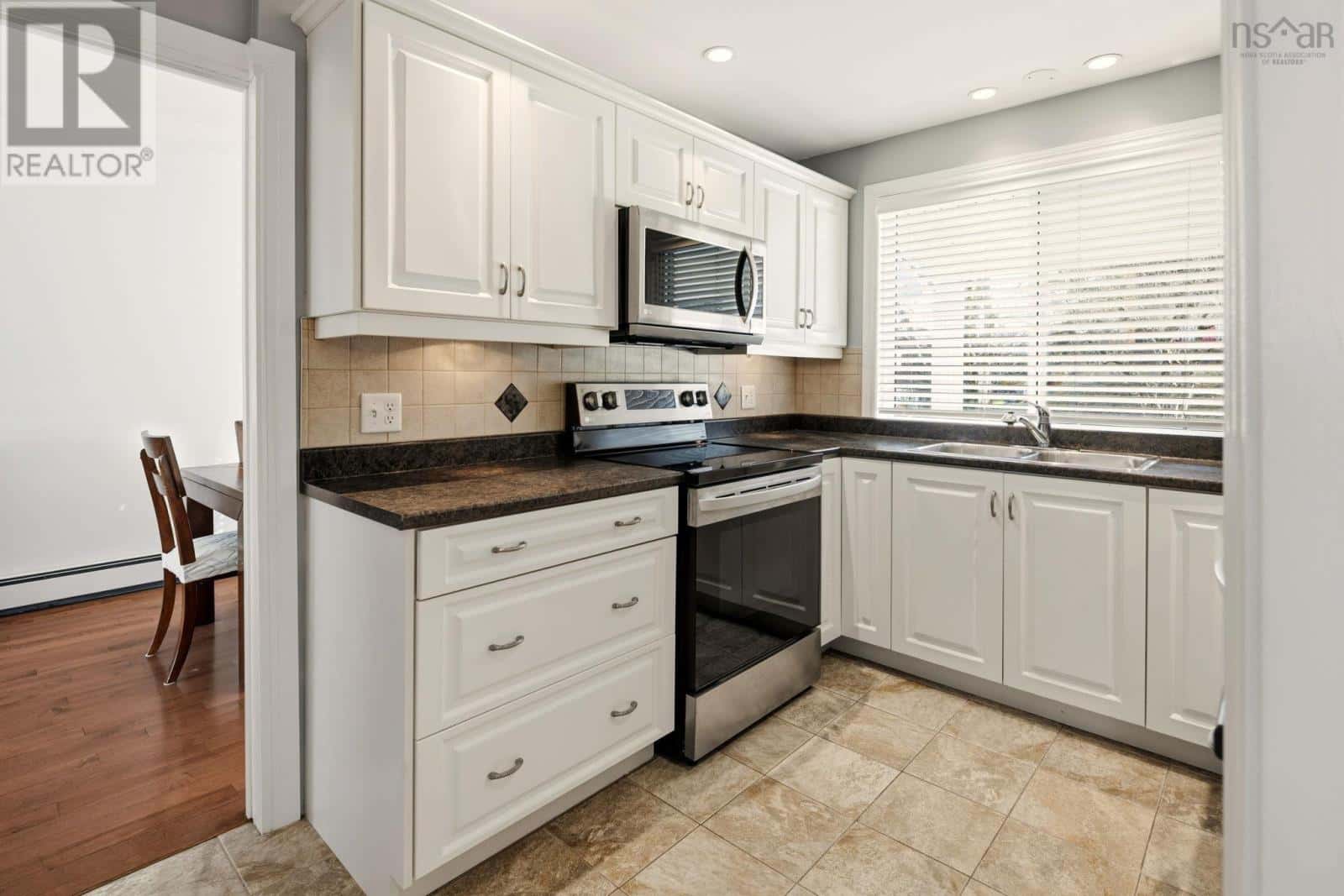 7 Benview Drive — Dartmouth, Nova Scotia - Photo 4 of 50