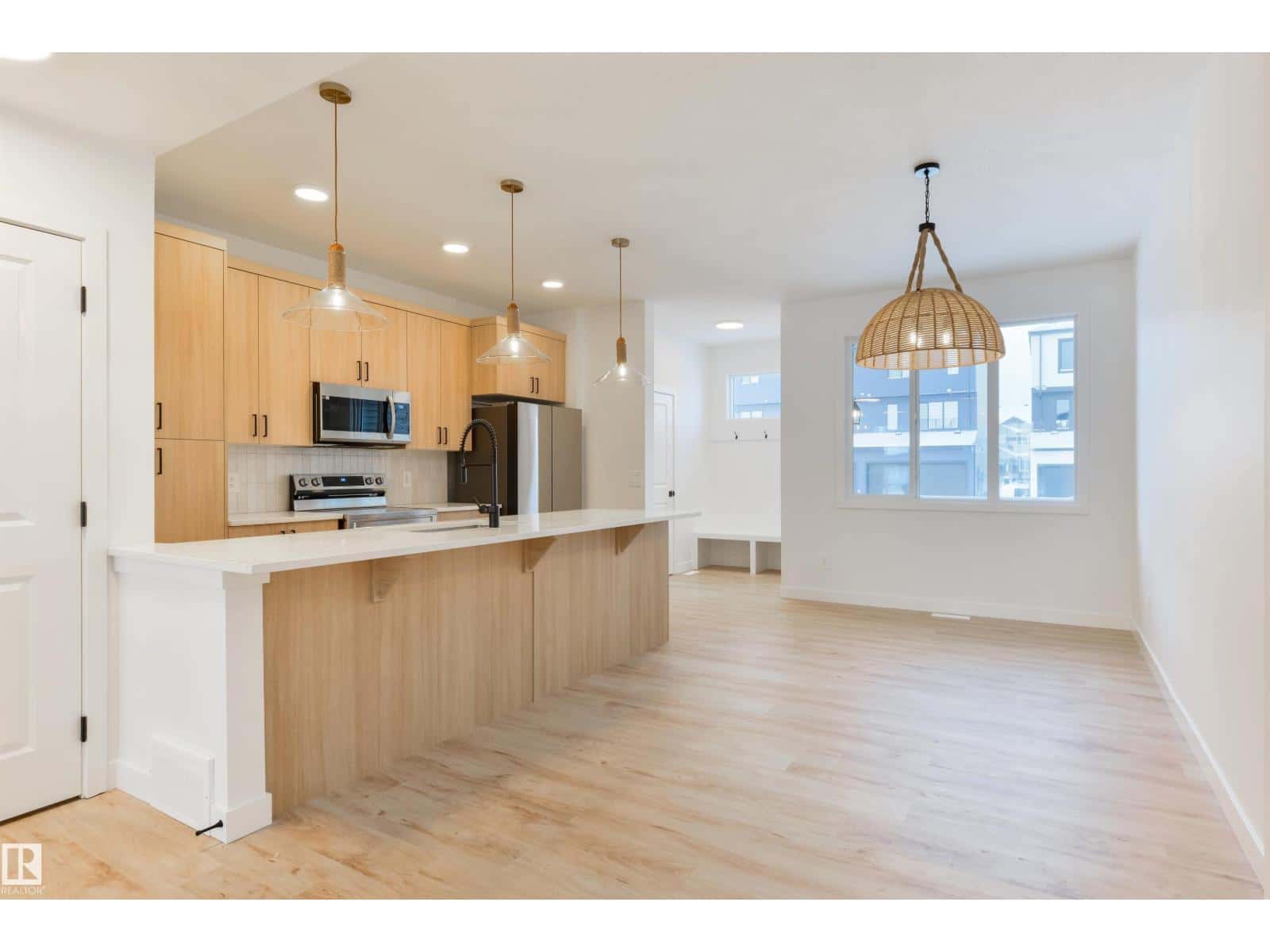 7 COBBLESTONE GA — Spruce Grove, Alberta - Photo 2 of 52