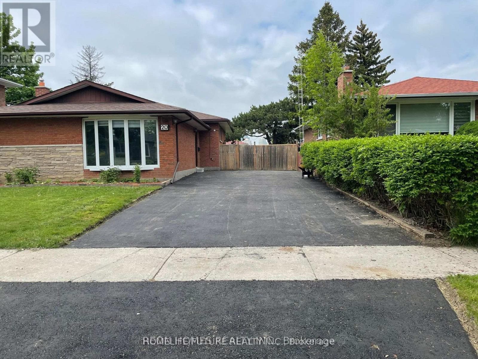 BSMT - 20 BLUEFIN CRESCENT — Toronto (Woburn) - Main photo