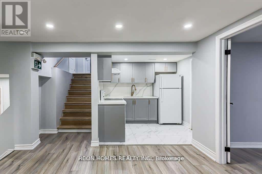 BSMT - 20 BLUEFIN CRESCENT — Toronto (Woburn) - Photo 2 of 10