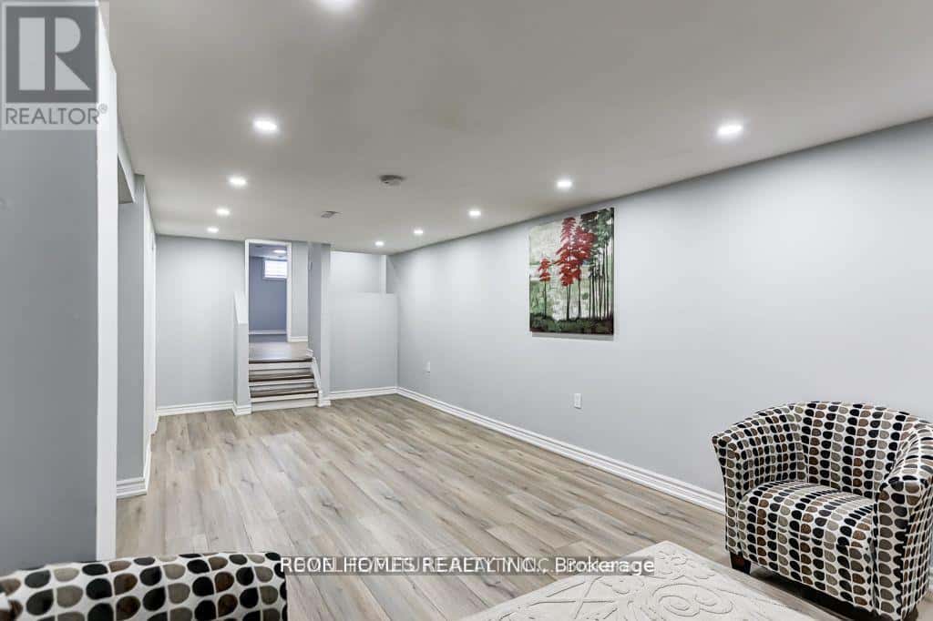 BSMT - 20 BLUEFIN CRESCENT — Toronto (Woburn) - Photo 4 of 10