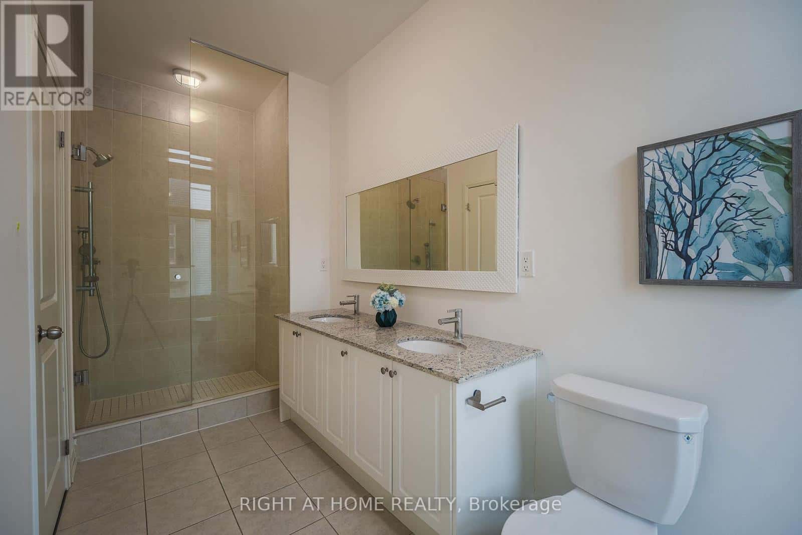 Markham (Cachet) — Markham (Cachet) - Photo 4 of 50