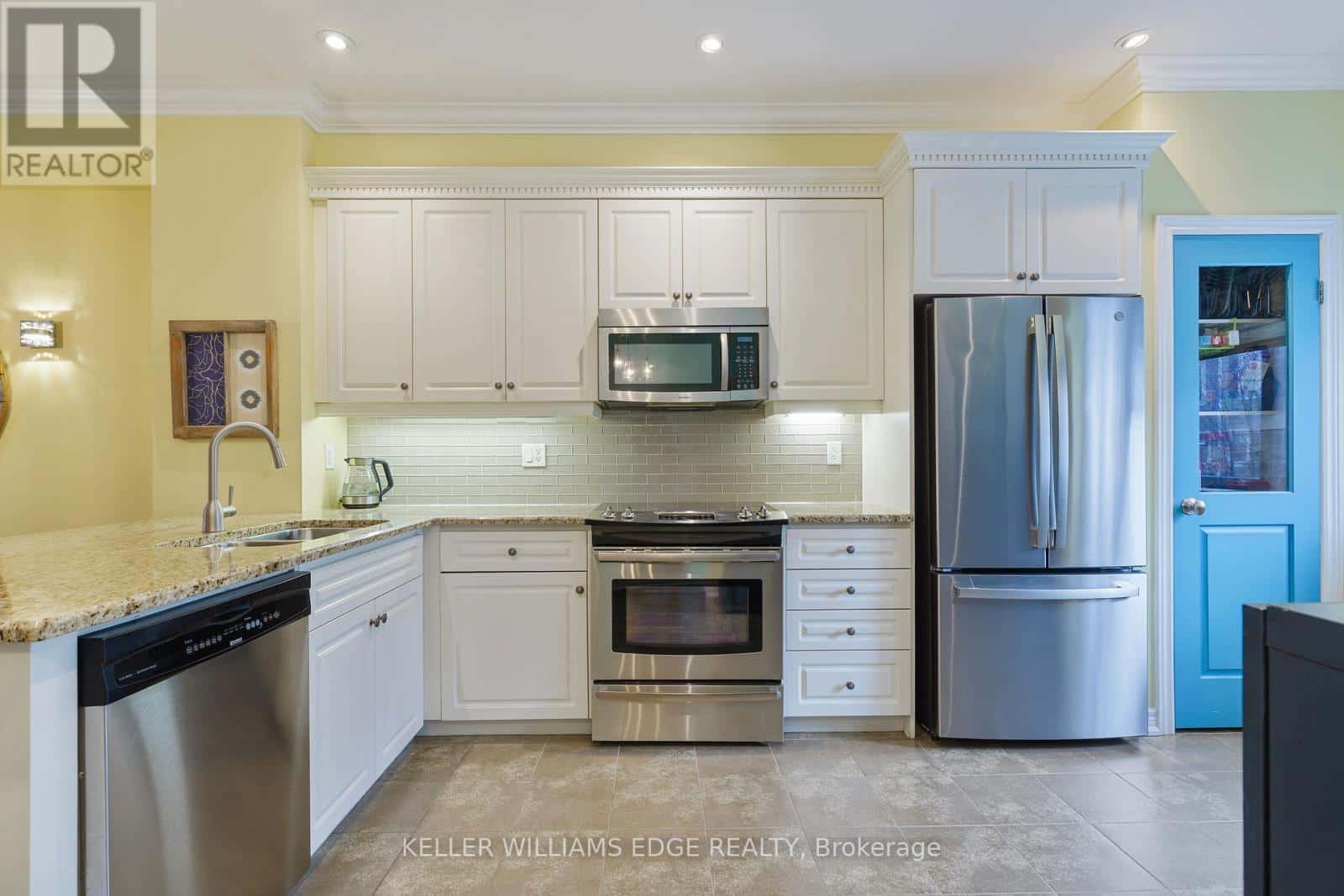 46 - 337 BEACH BOULEVARD — Hamilton (Hamilton Beach), Ontario - Photo 3 of 33