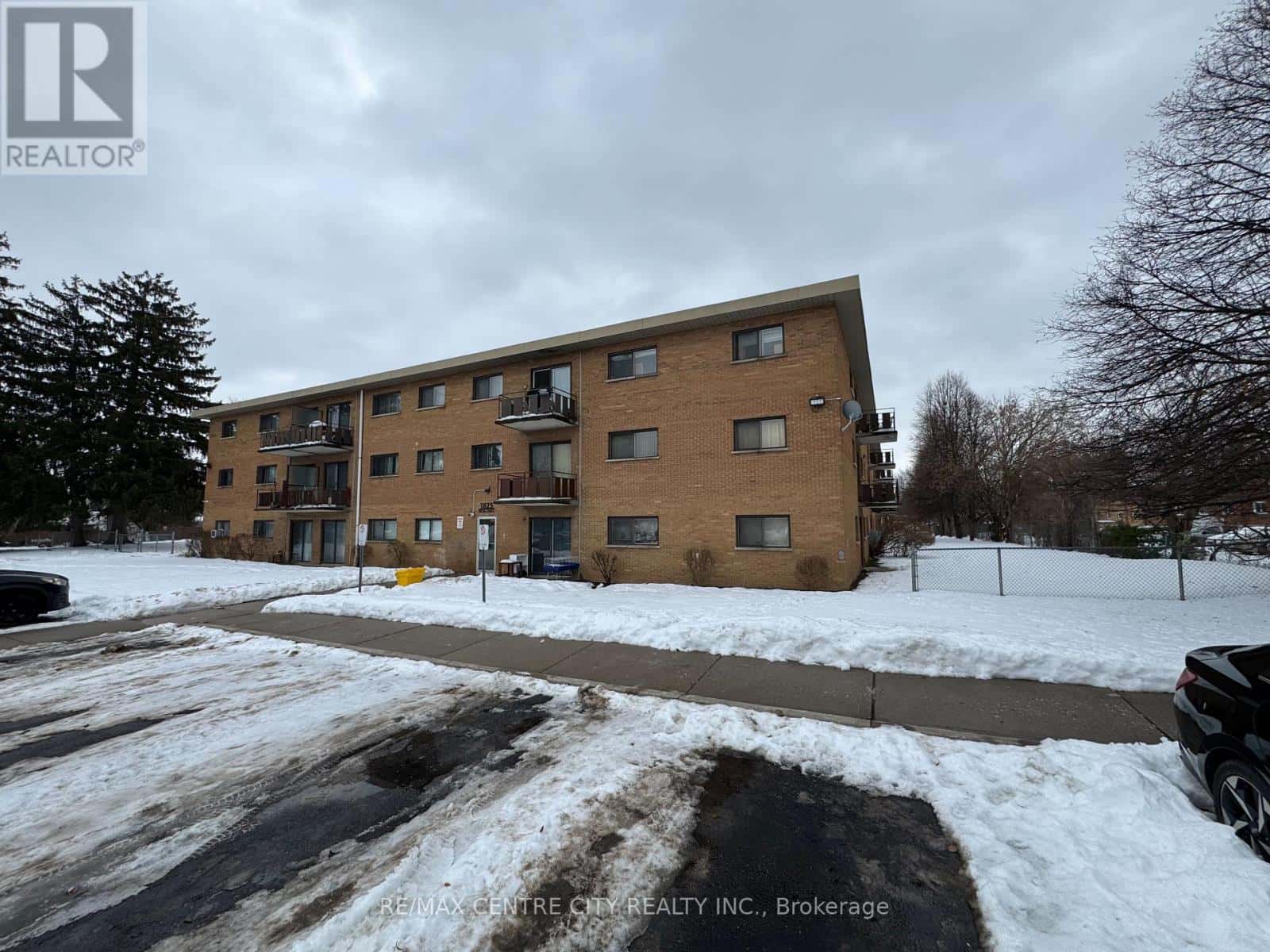 114 - 1825 WHITNEY STREET — London East (East H), Ontario - Photo 3 of 25