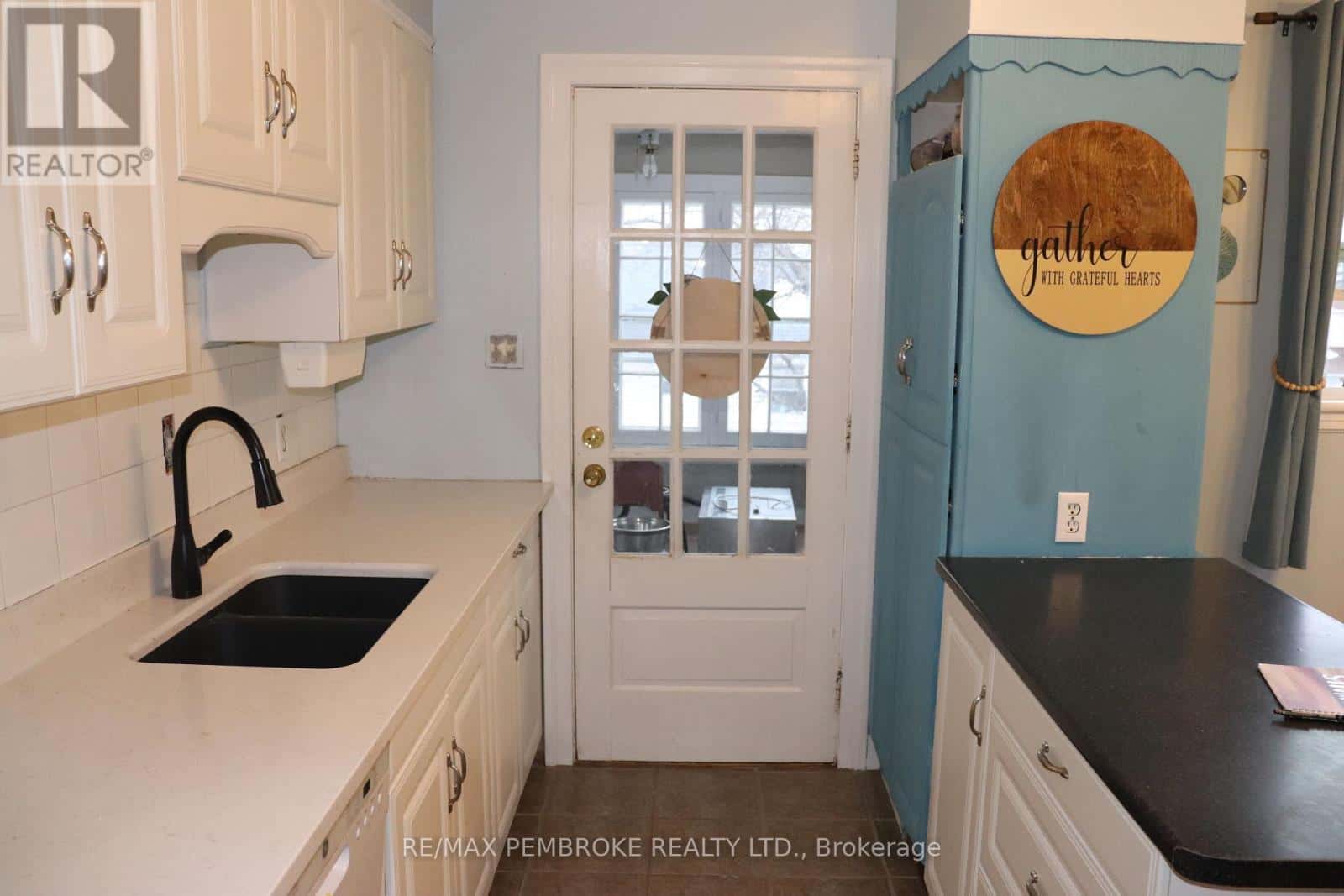 Pembroke — Pembroke - Photo 2 of 15