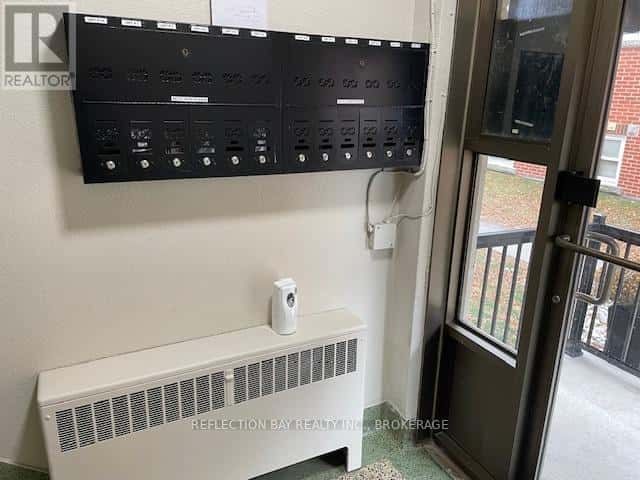 Hamilton (Stoney Creek) — Hamilton (Stoney Creek) - Photo 5 of 32