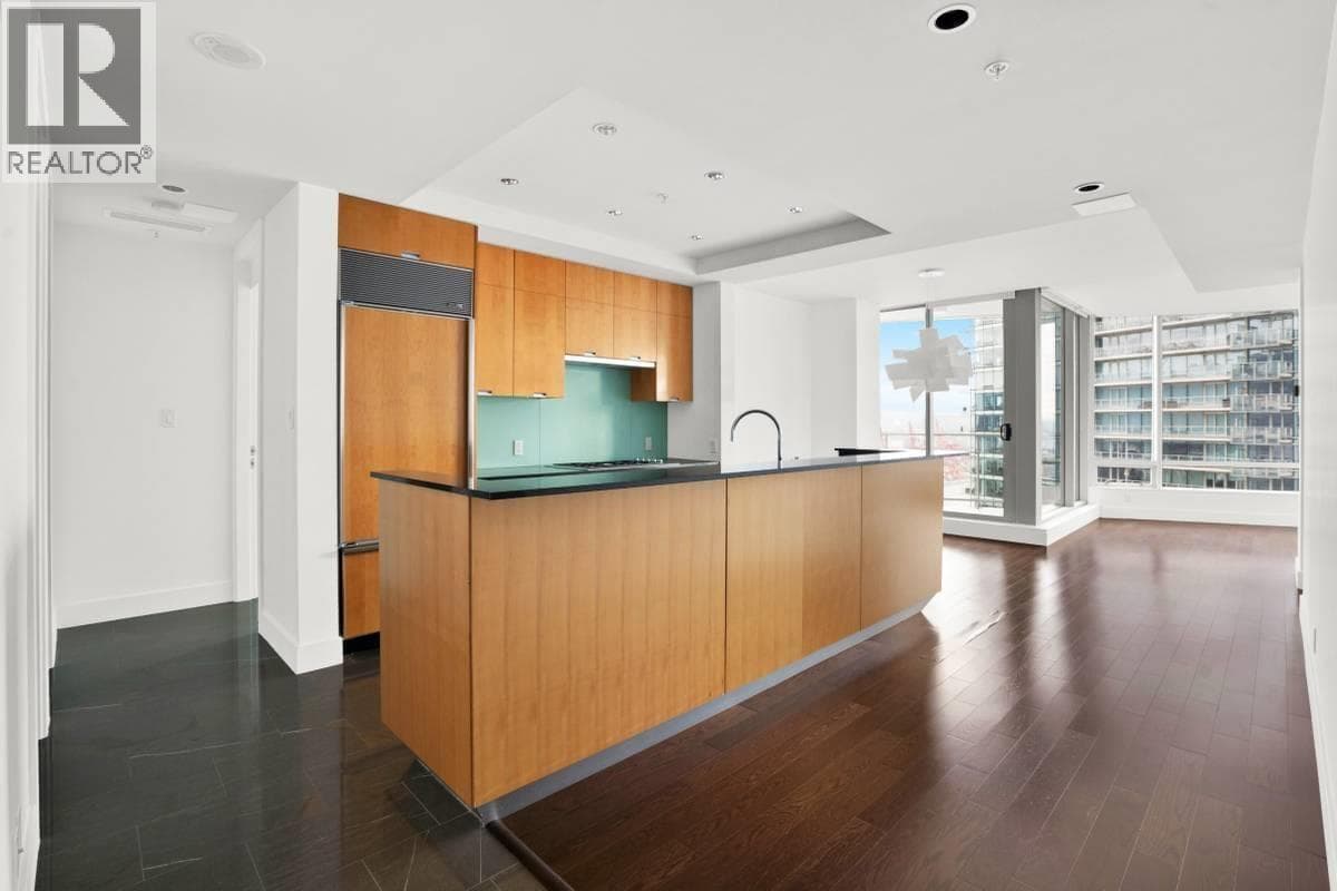 Vancouver — Vancouver - Main photo