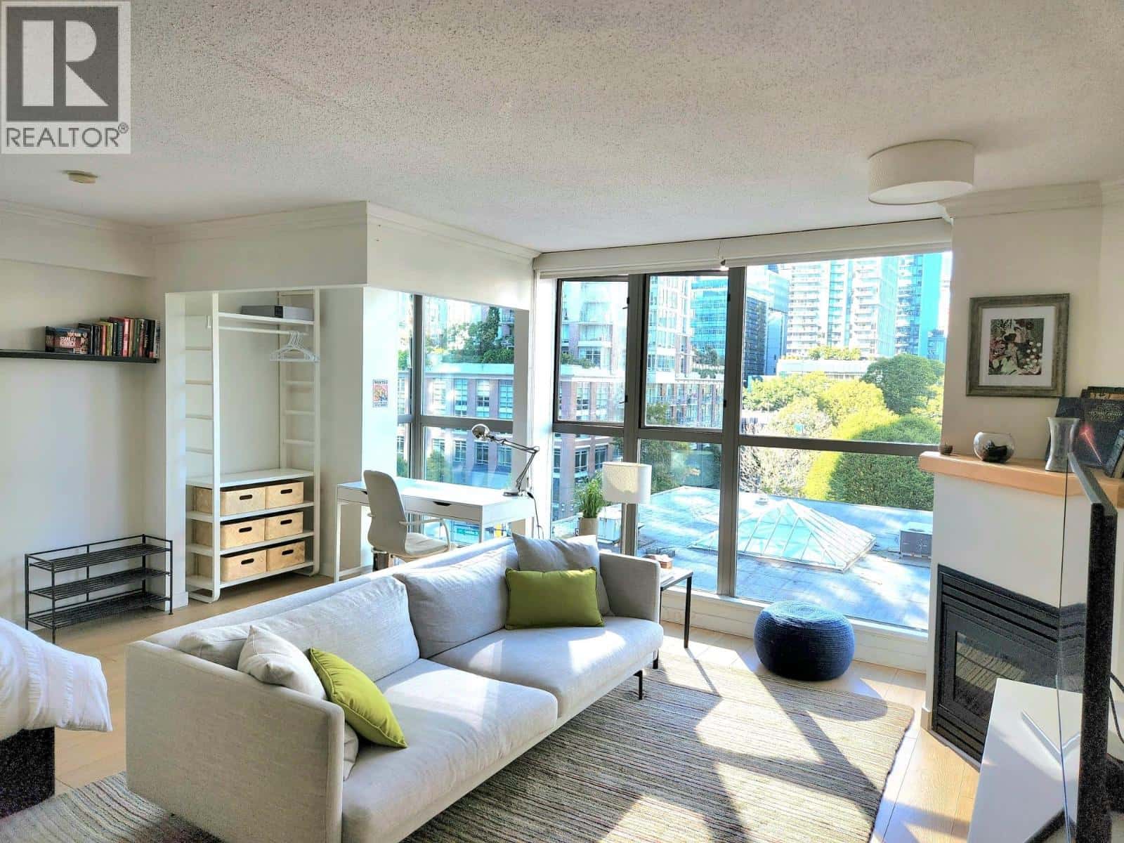 Vancouver — Vancouver - Photo 2 of 17