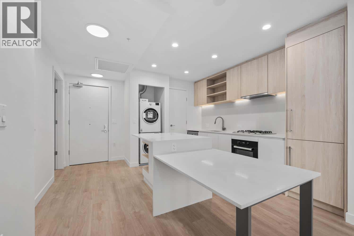 Vancouver — Vancouver - Photo 3 of 23