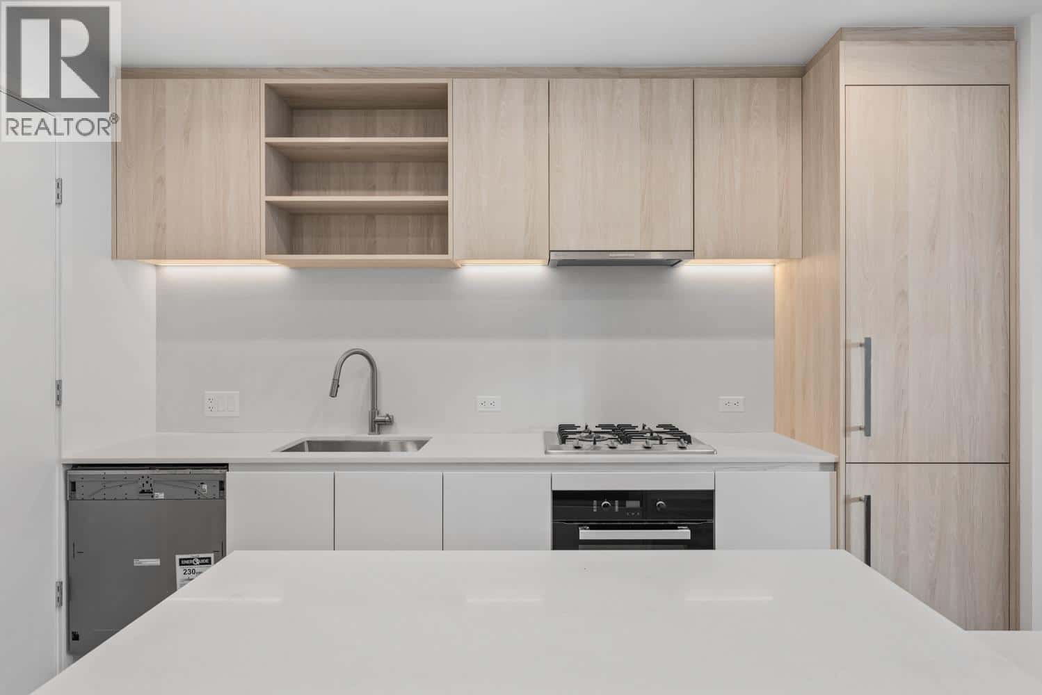 Vancouver — Vancouver - Photo 4 of 23