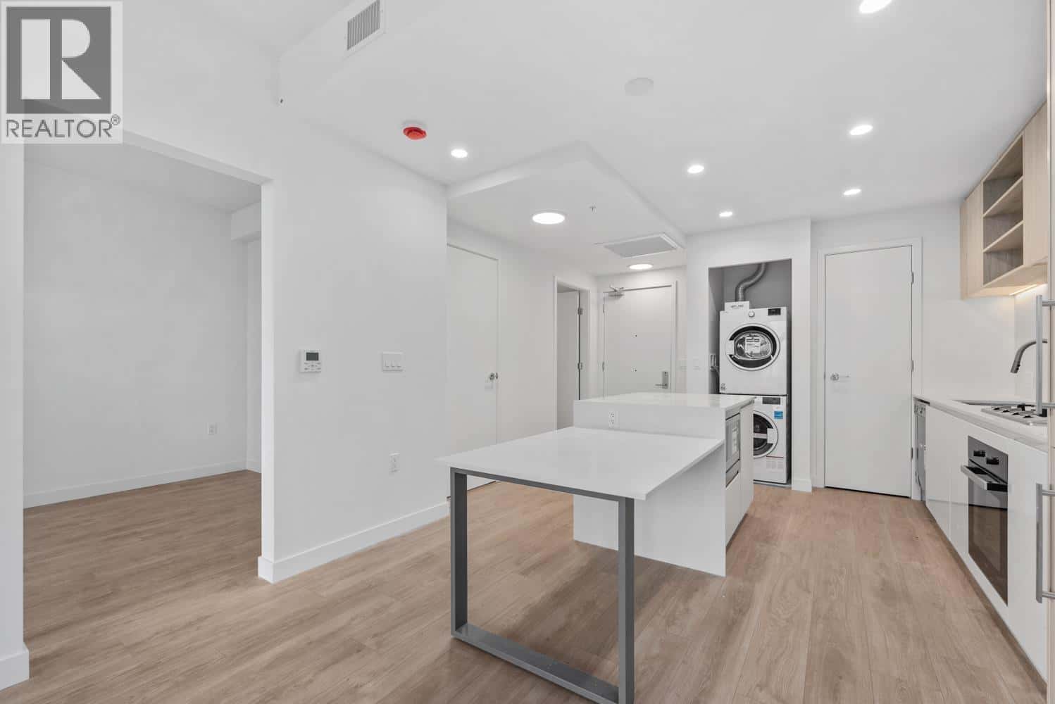 Vancouver — Vancouver - Photo 5 of 23