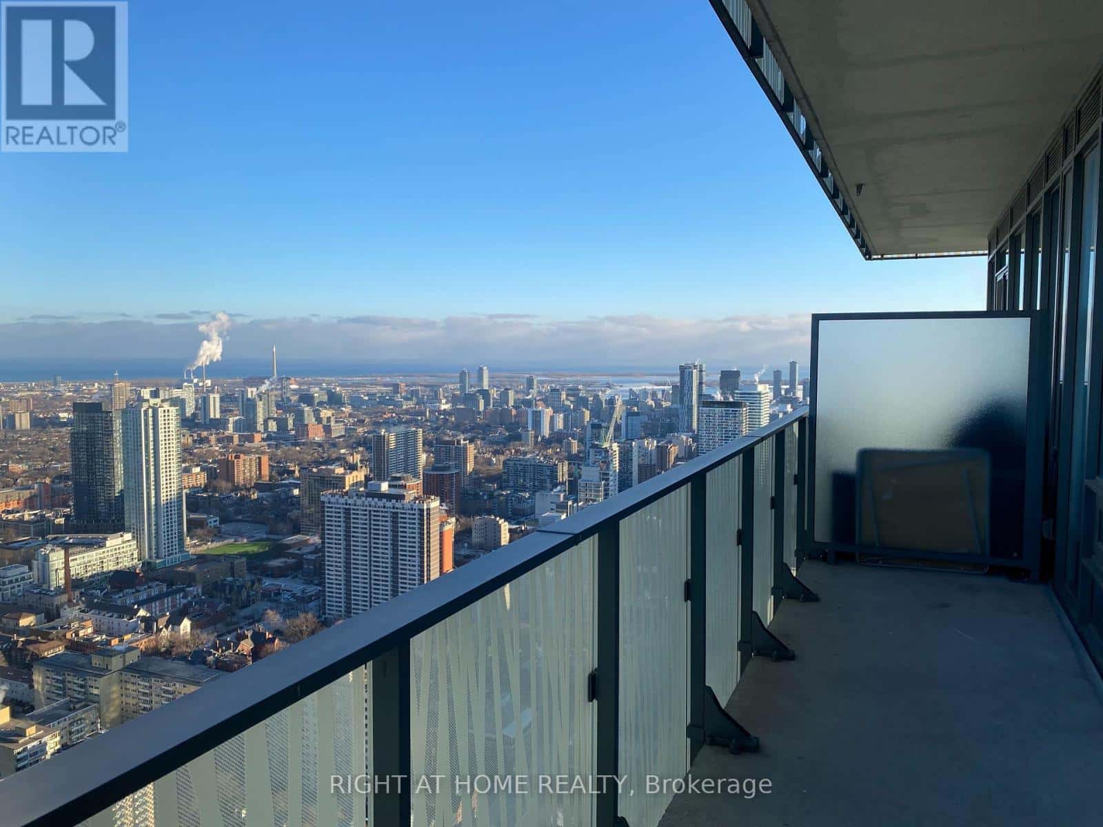 Toronto (Church-Yonge Corridor) — Toronto (Church-Yonge Corridor) - Photo 4 of 13