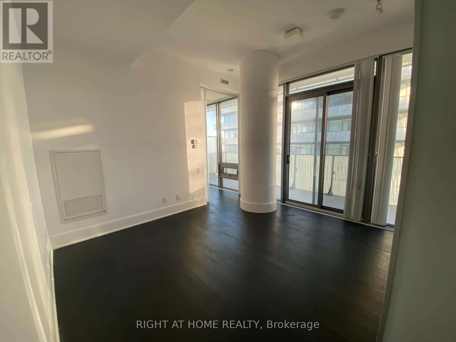 Toronto (Church-Yonge Corridor) — Toronto (Church-Yonge Corridor) - Photo 5 of 13