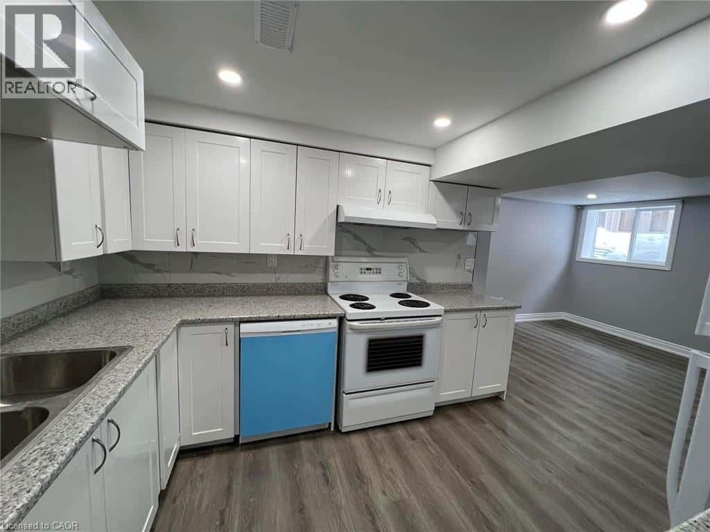 Hamilton — Hamilton - Photo 4 of 9