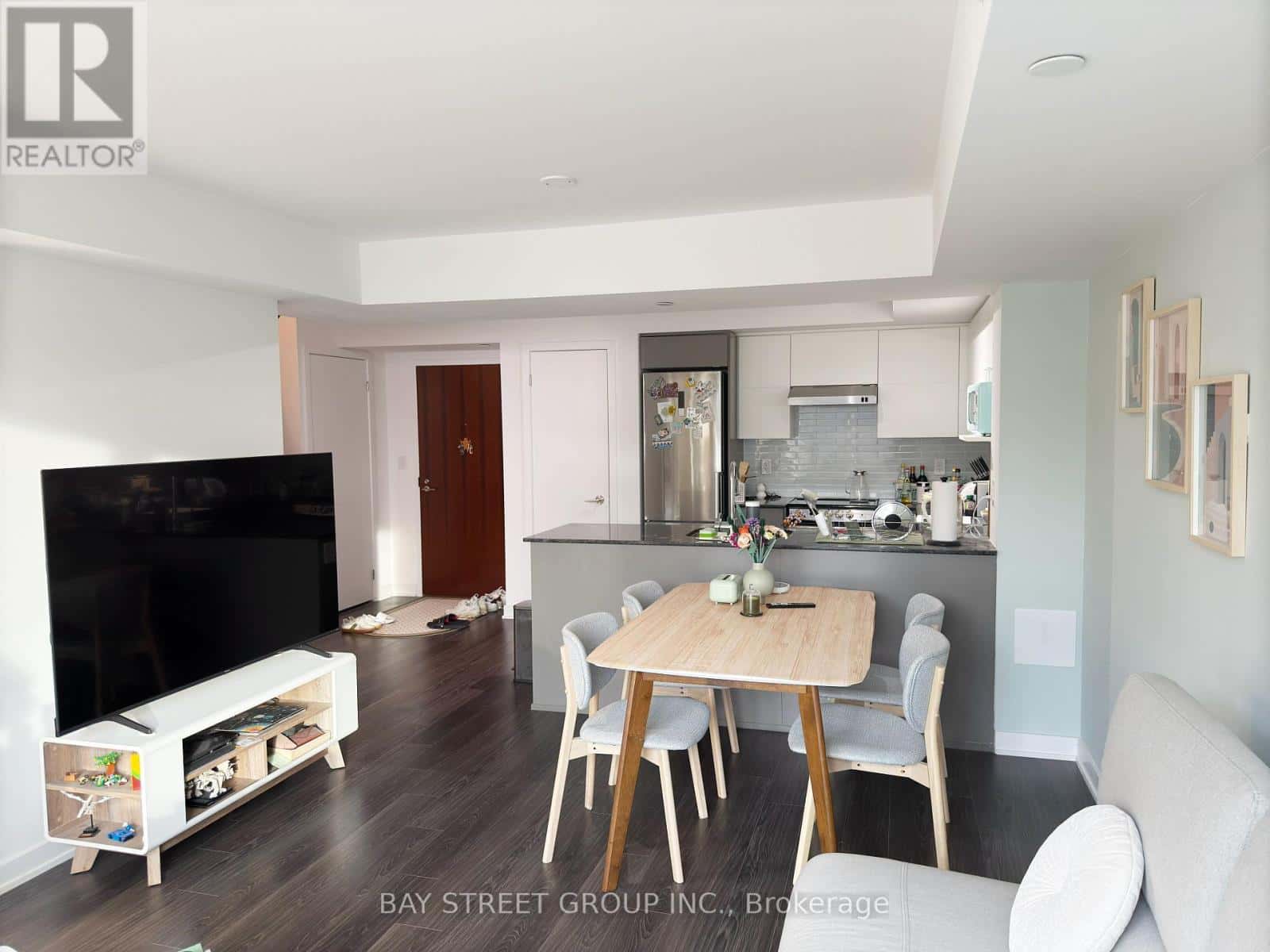 Toronto (Yorkdale-Glen Park) — Toronto (Yorkdale-Glen Park) - Photo 4 of 21