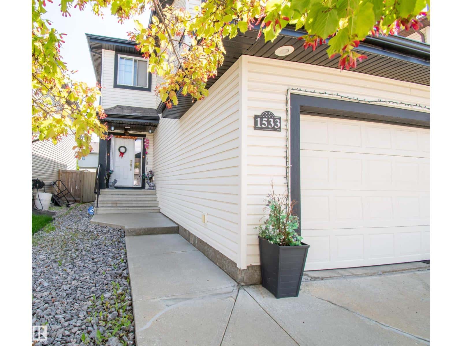 Edmonton — Edmonton - Photo 2 of 52