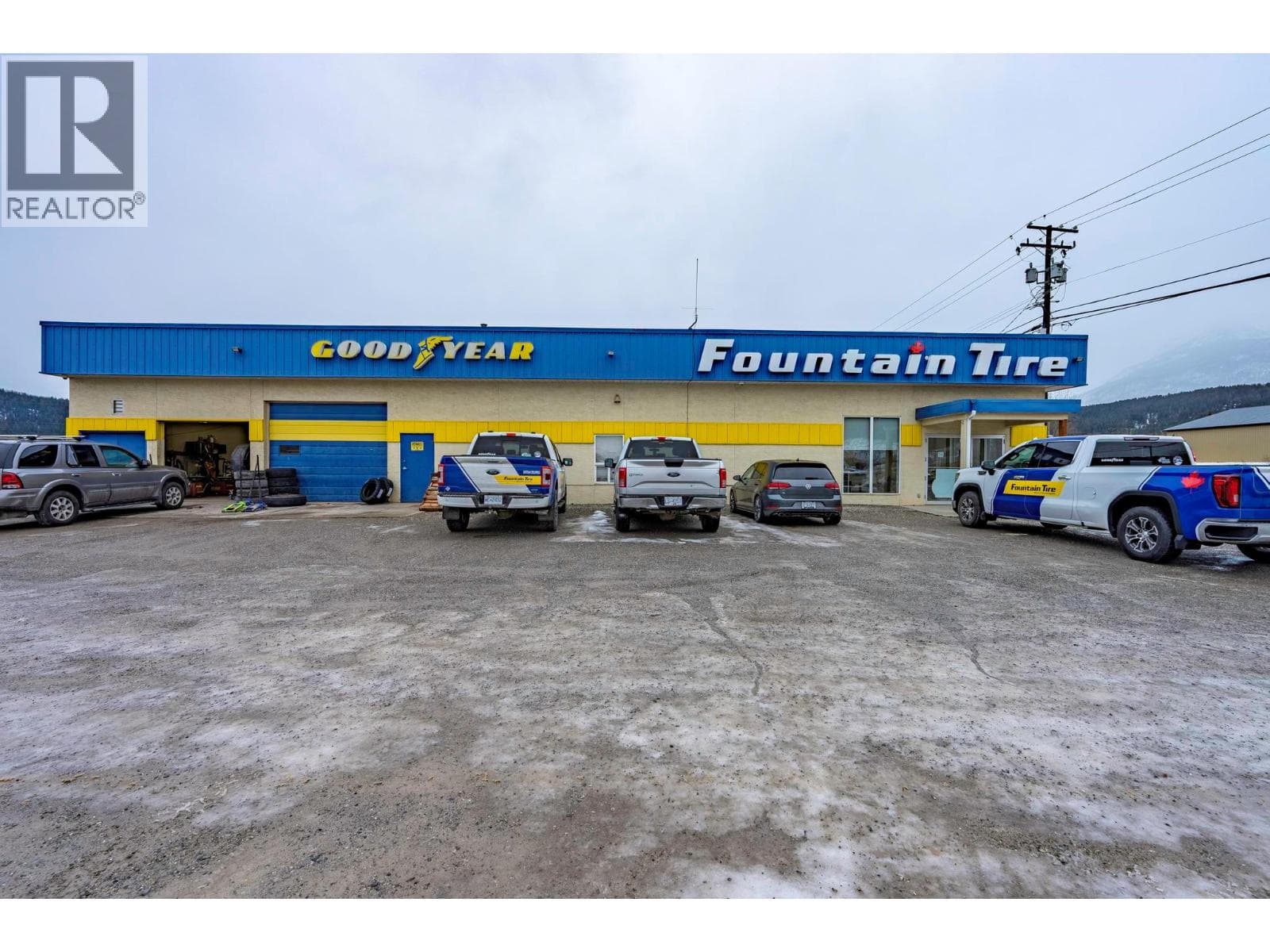 1025 10th Avenue — Golden, British Columbia - Main photo