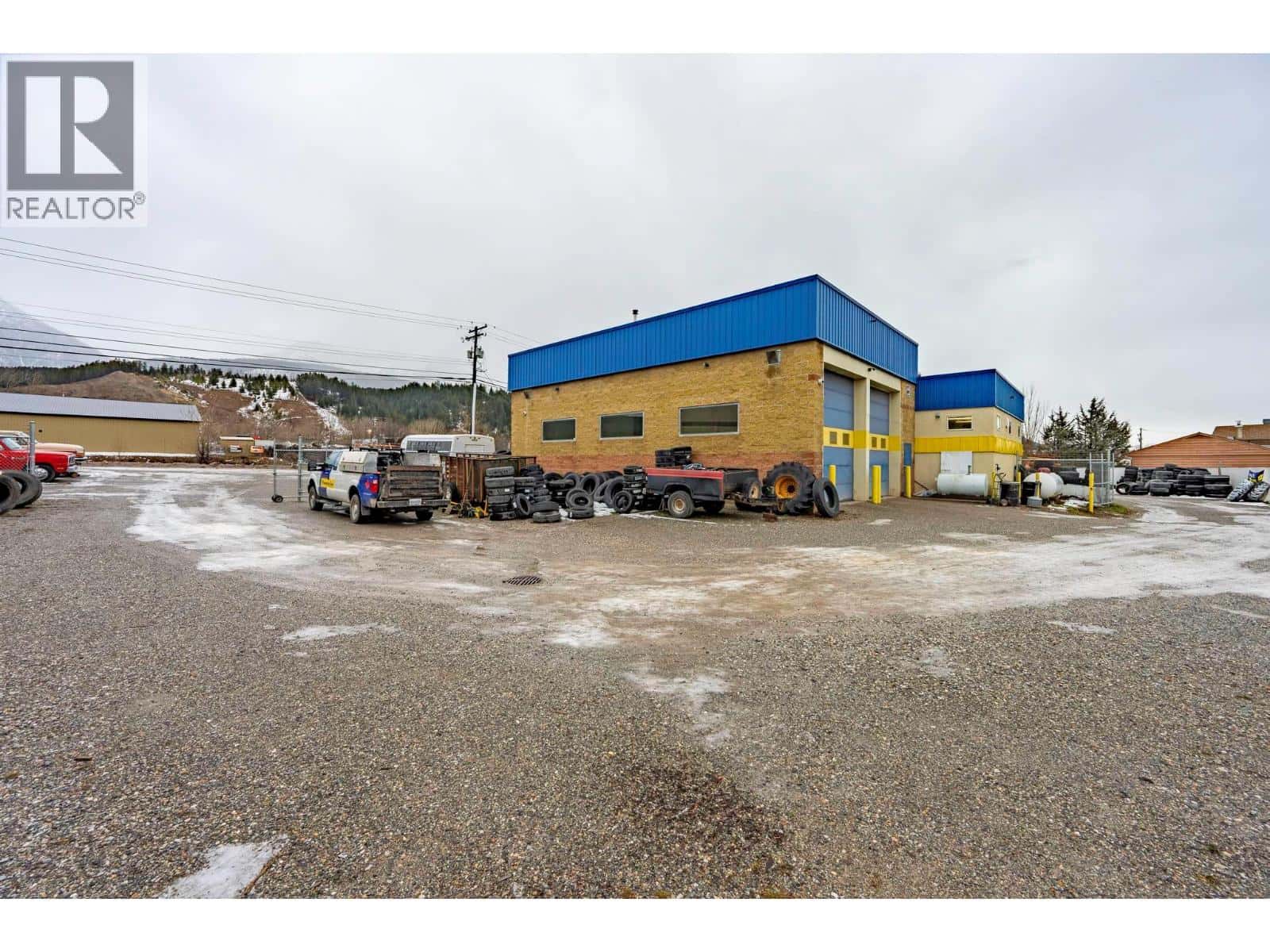 1025 10th Avenue — Golden, British Columbia - Photo 3 of 24