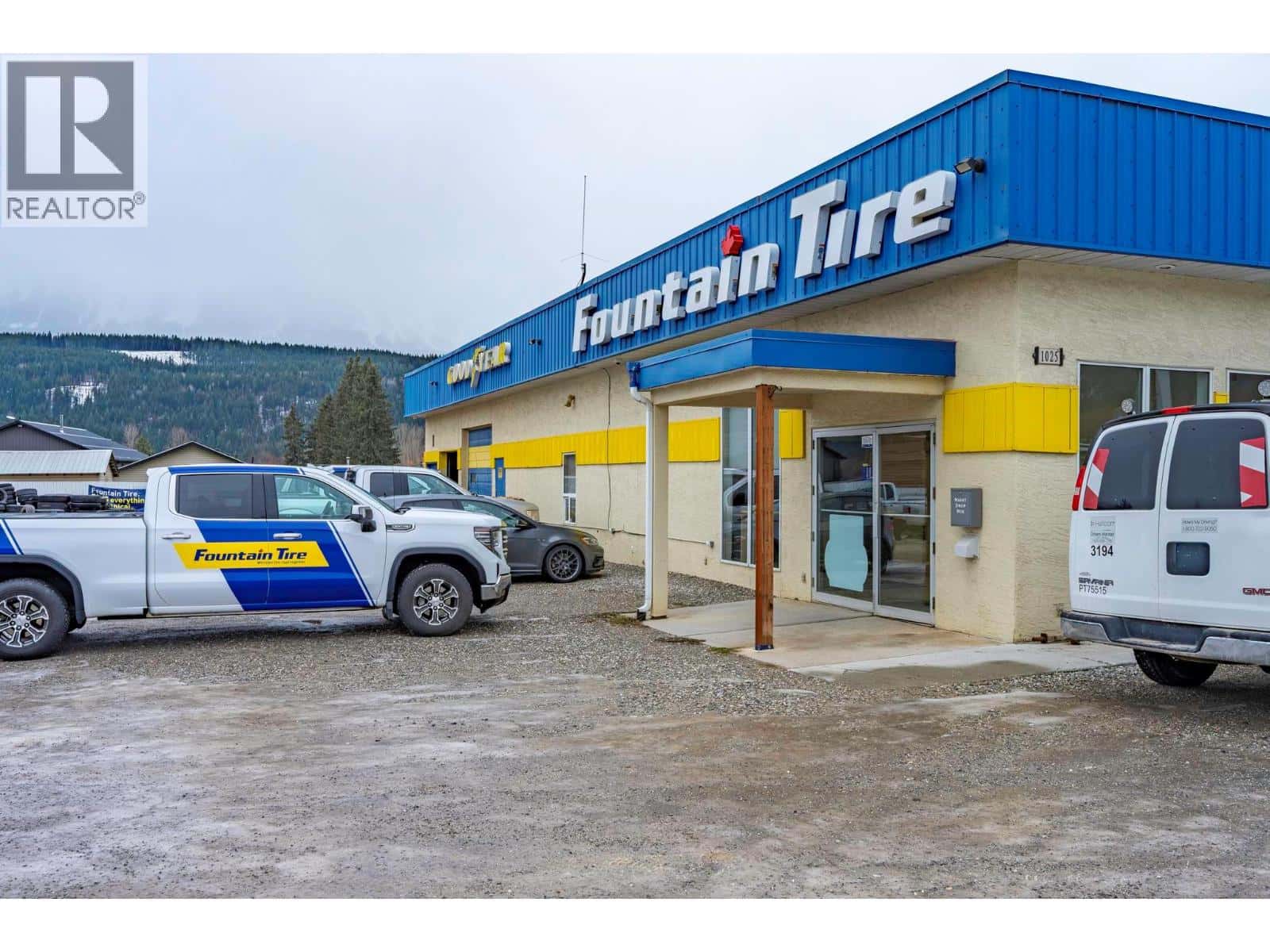 1025 10th Avenue — Golden, British Columbia - Photo 2 of 24