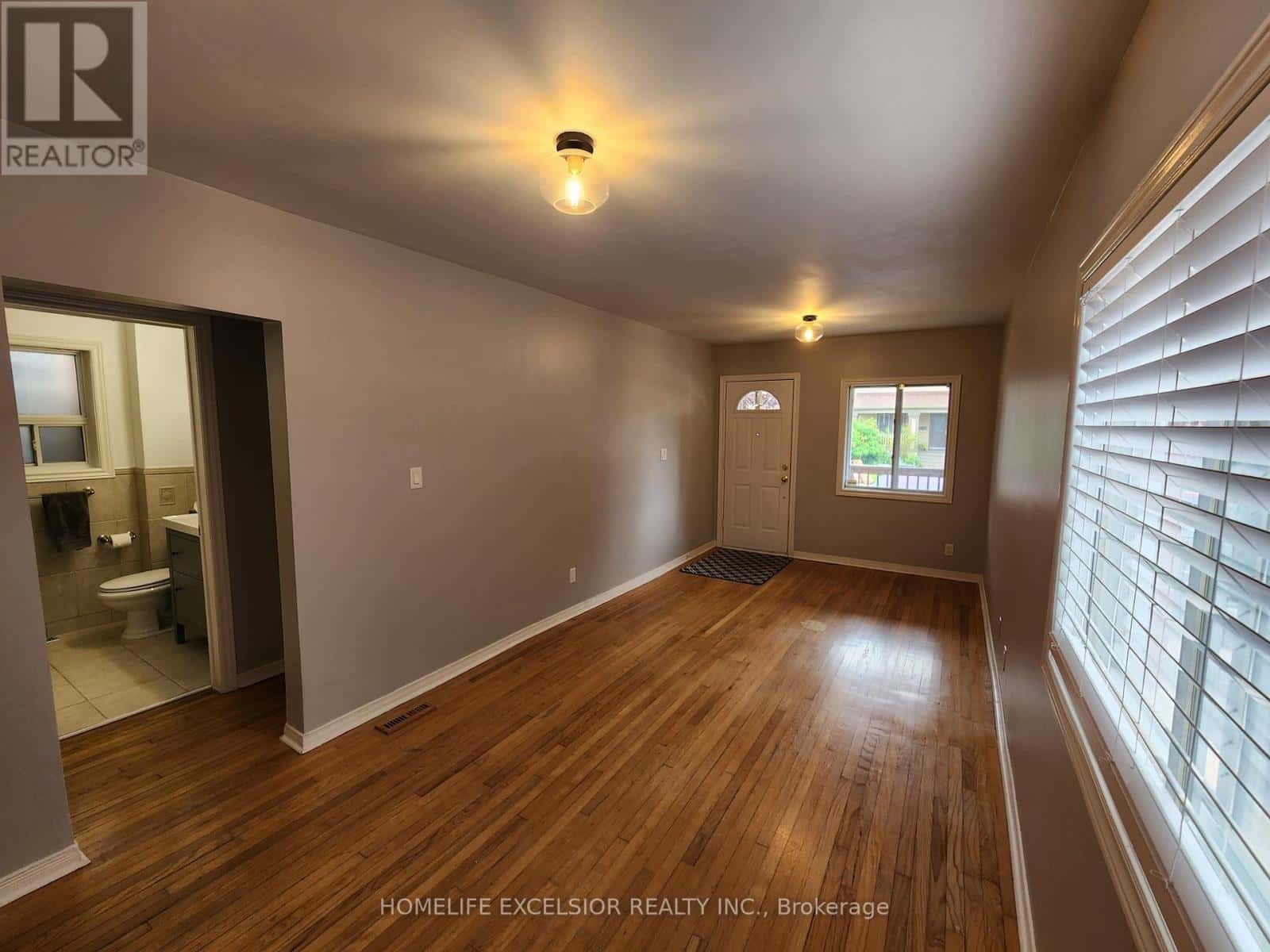 Toronto (New Toronto) — Toronto (New Toronto) - Photo 3 of 13