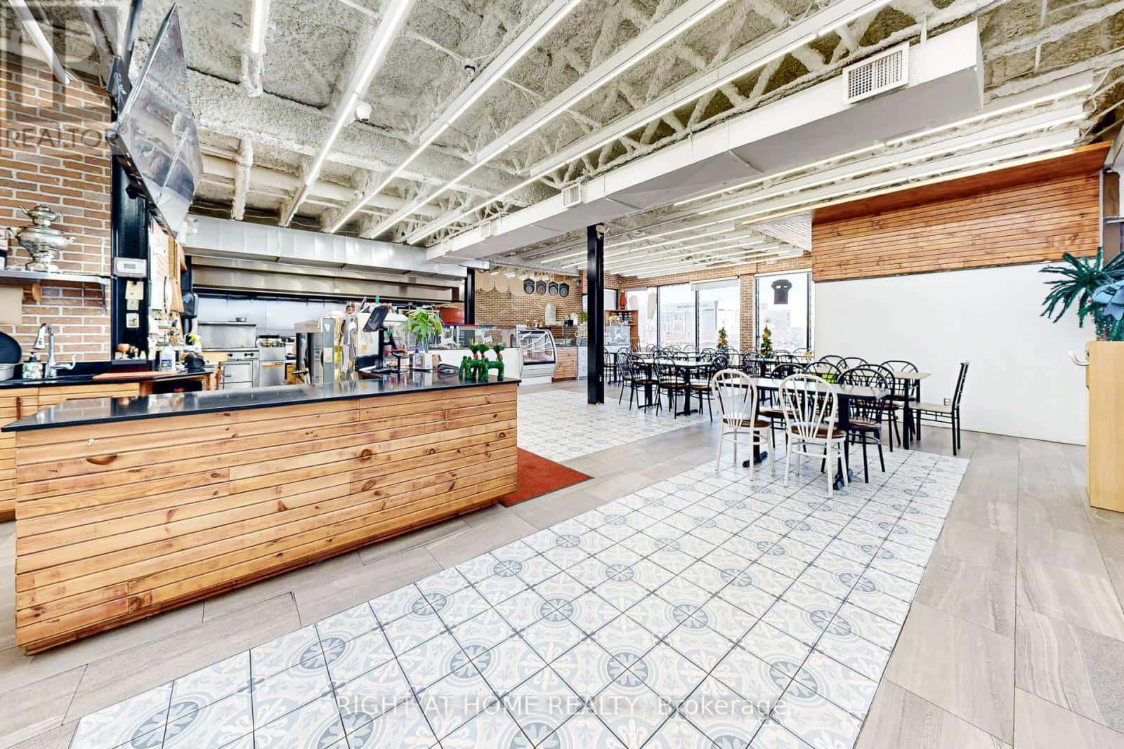 Toronto (Yorkdale-Glen Park) — Toronto (Yorkdale-Glen Park) - Photo 3 of 30